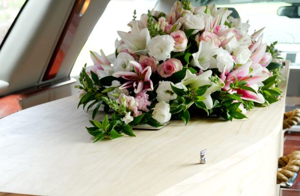Bara funeraria, bara funeraria, addio alla morte, addio alla persona amata